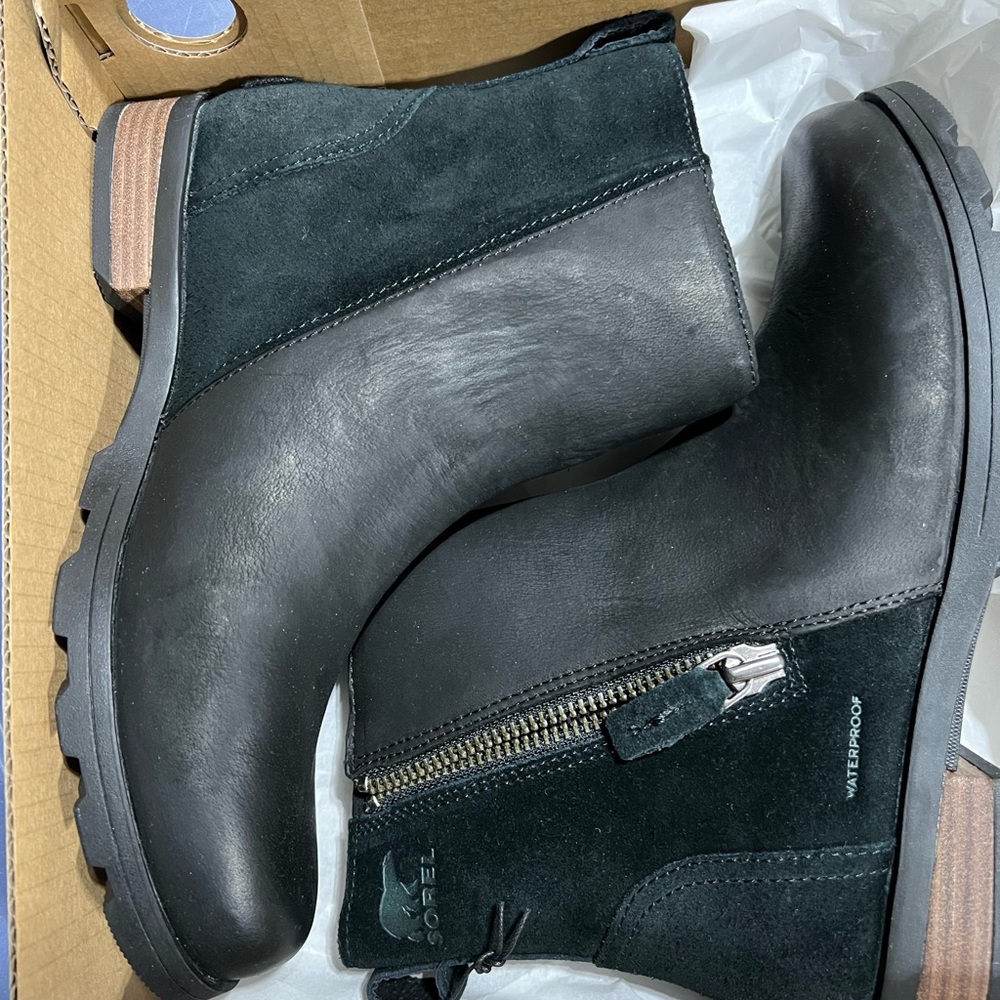 Sorel boots NWT